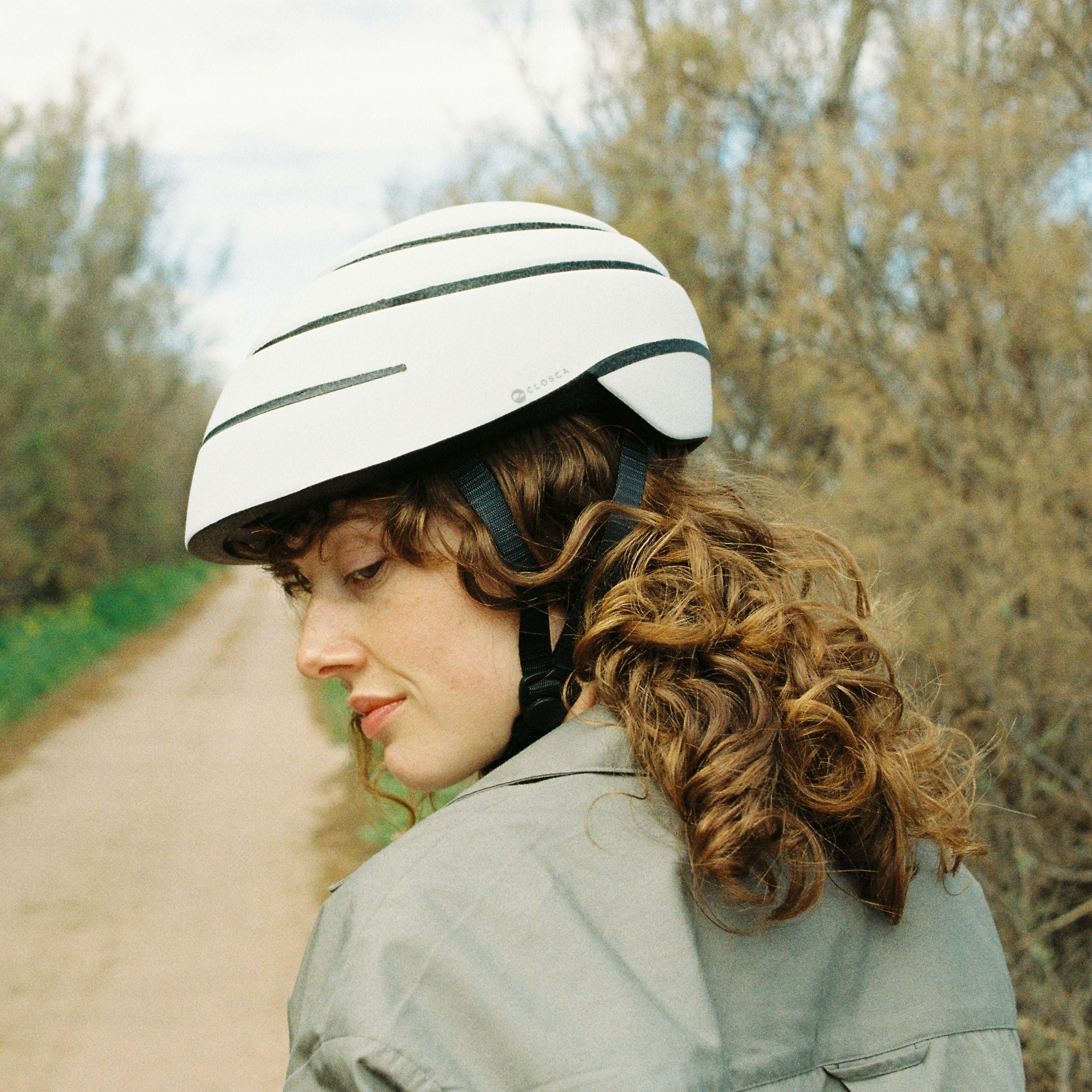 Closca Loop All White cască bicicletă albă pliabilă