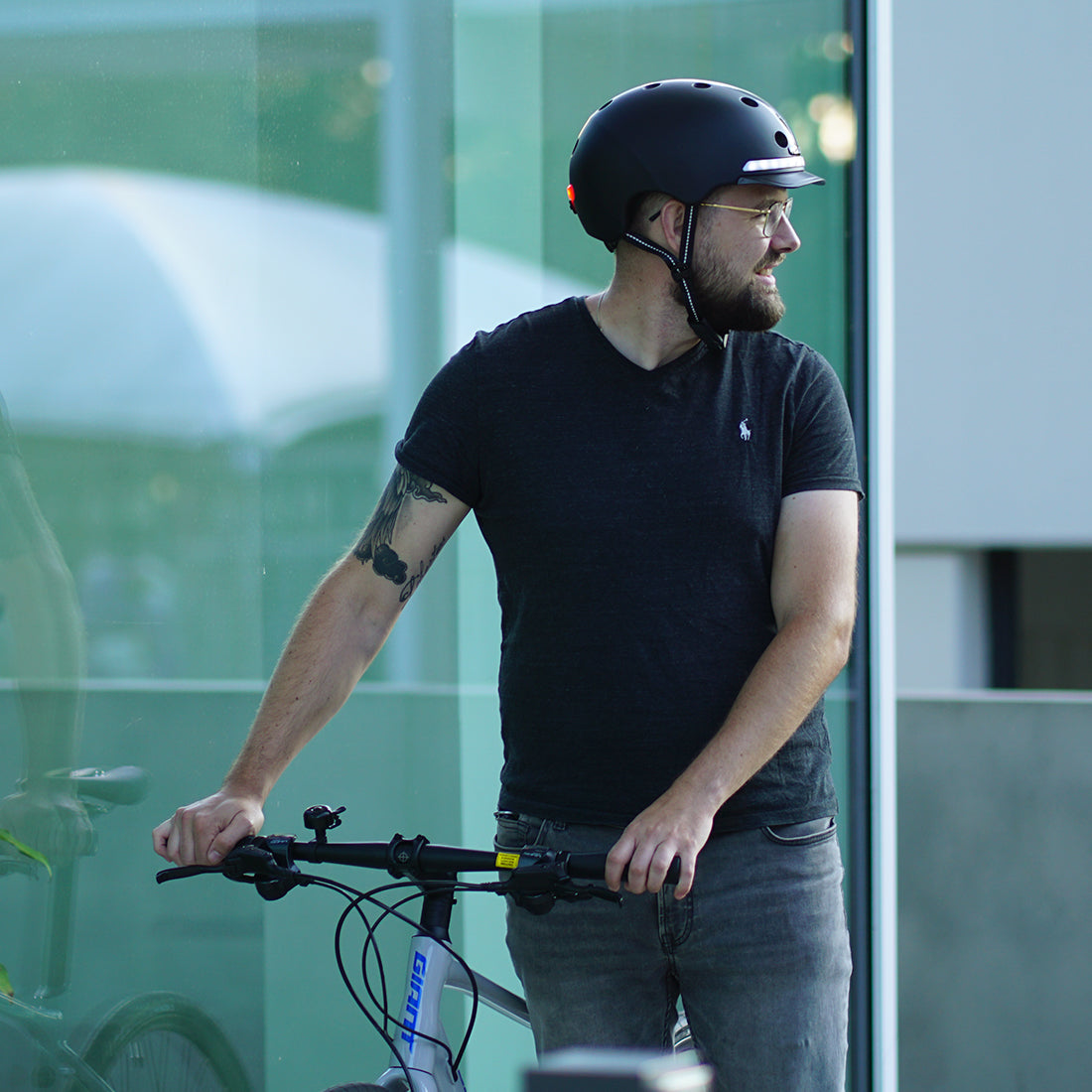 Melon E-Series Black Ice casca bicicleta M-L negru LED