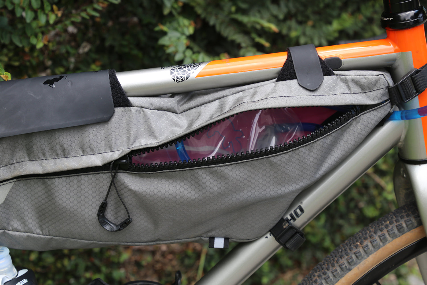 WOHO XTouring Frame Bag + Platypus Hoser 1.8L set M gri