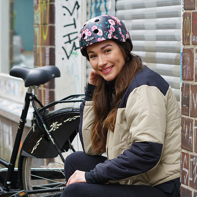 Melon Urban Active Rose Garden casca bicicleta flori